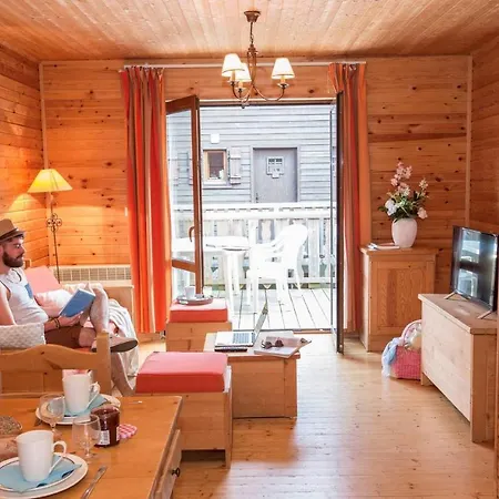 2p4/5 Lake Side Apartment *